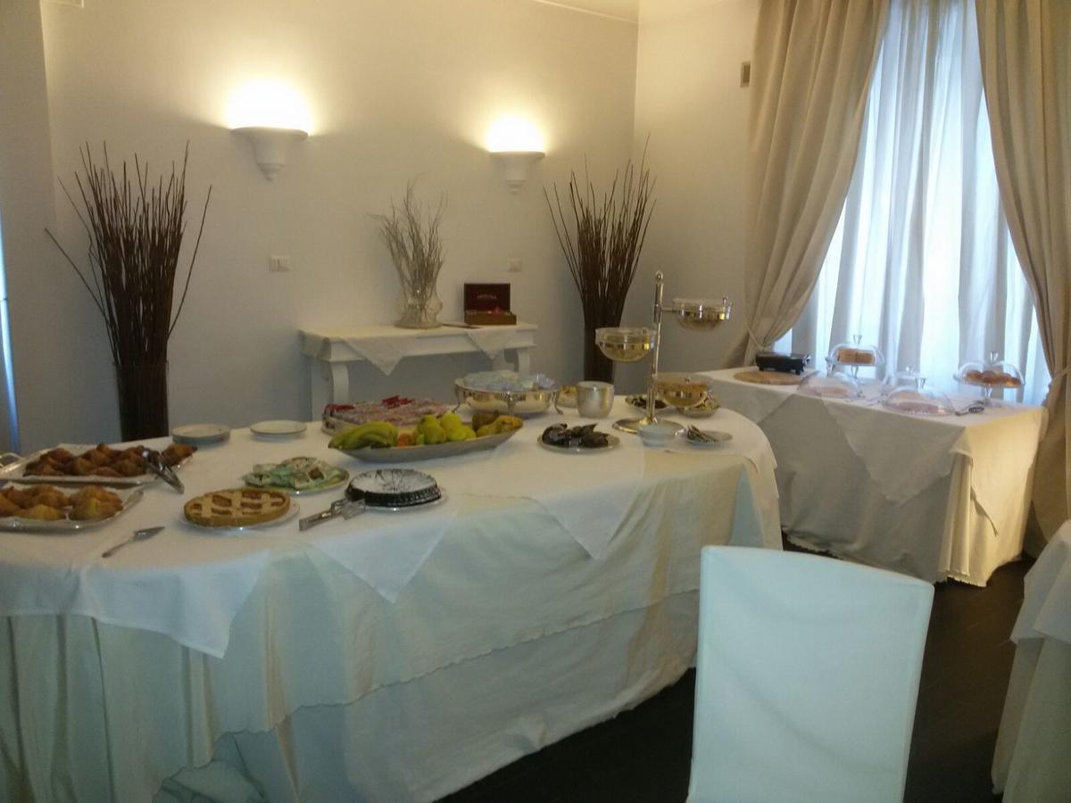 White House Hotel Foggia Exterior photo
